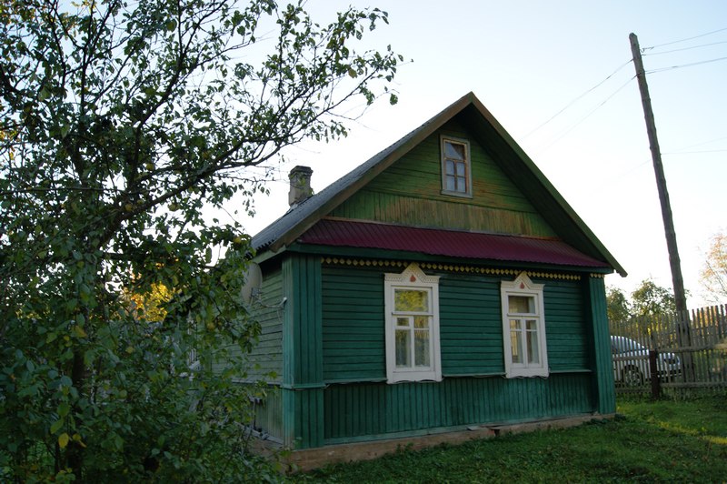 Дом на берегу реки в черте города Западная Двина