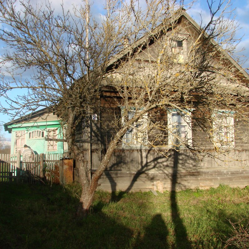 Добротный жилой дом на окраине живописной деревни Комиссарово Оленинского района